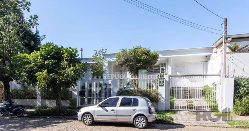 Casa 3 dormitórios à venda Três Figueiras Porto Alegre/RS