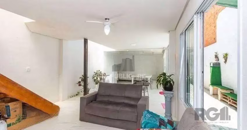 Casa residencial à venda no bairro azenha com 3 dormitórios e 117 m² de área útil.