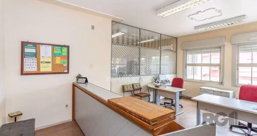 Casa  4 dormitórios, sendo 1 suíte no bairro menino deus em porto alegre