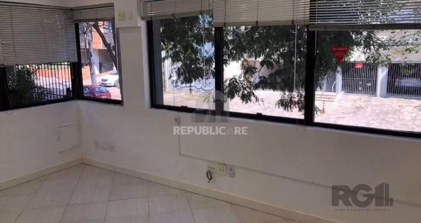 Excelente sala comercial. 2 salas muito espaçosas e uma meno