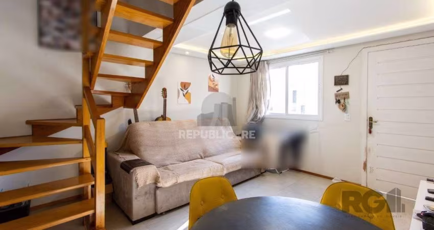 Casa em condomínio,  possui 2 dormitórios, sala para 2 ambientes e 1 vaga.