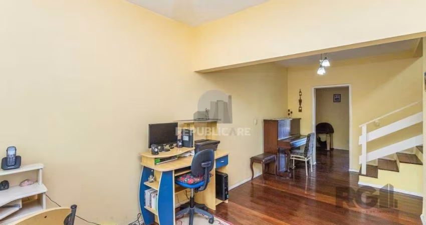 Casa com 3 Quartos à Venda, 293 m² por R$ 650.000