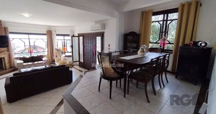 Sobrado, 5 quartos, 2 suites, pátio, 3 vagas - Bairro Vila Nova