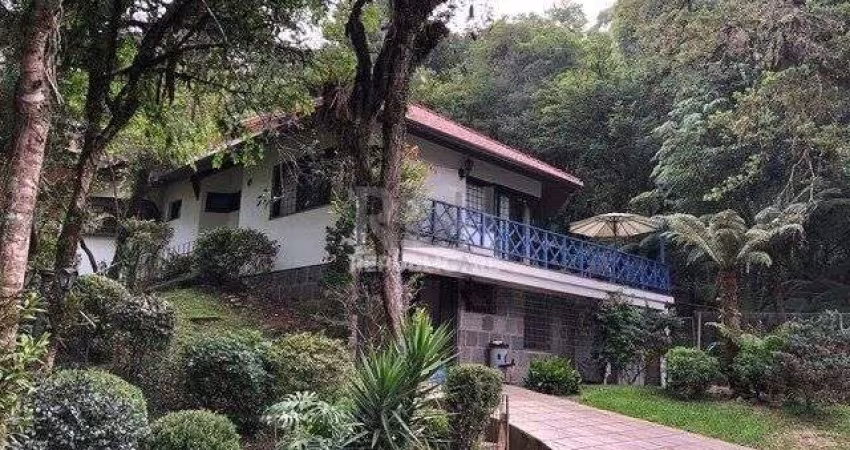 Sobrado para Venda - 295.24m², 3 dormitórios, sendo 3 suites, 2 vagas - Canela