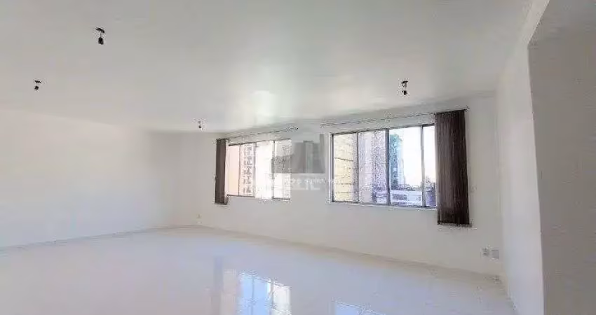 Escritório à venda no centro histórico com 52 m² de área útil disponível.