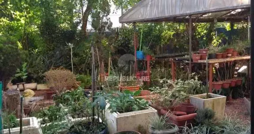 Predio para venda - 291m², 3 dormitórios, sendo 2 suites, 1 vaga - partenon