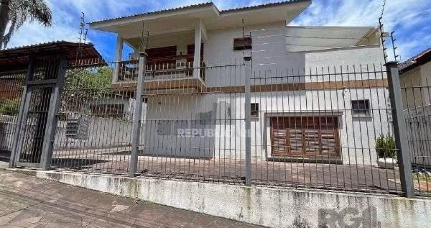 Casa Condominio para Venda - 197m², 3 dormitórios, sendo 1 suites, 2 vagas - Tri