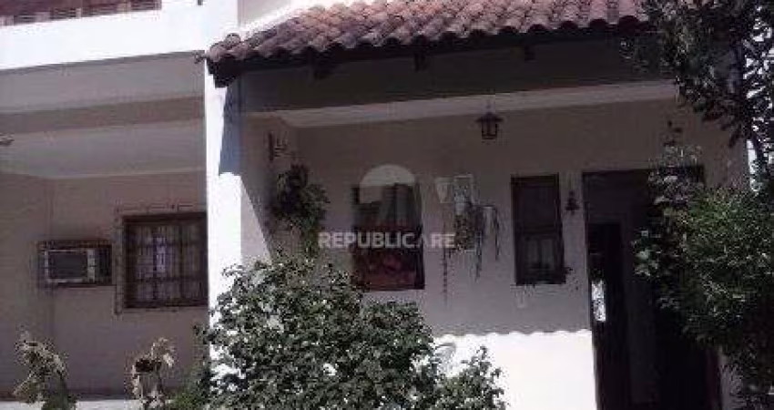 Casa Condominio para Venda - 239.71m², 3 dormitórios, sendo 1 suites, 2 vagas -