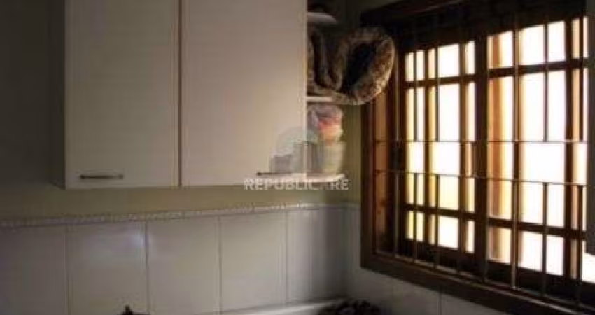 Casa para Venda - 369m², 3 dormitórios, sendo 2 suites, 2 vagas - Cavalhada