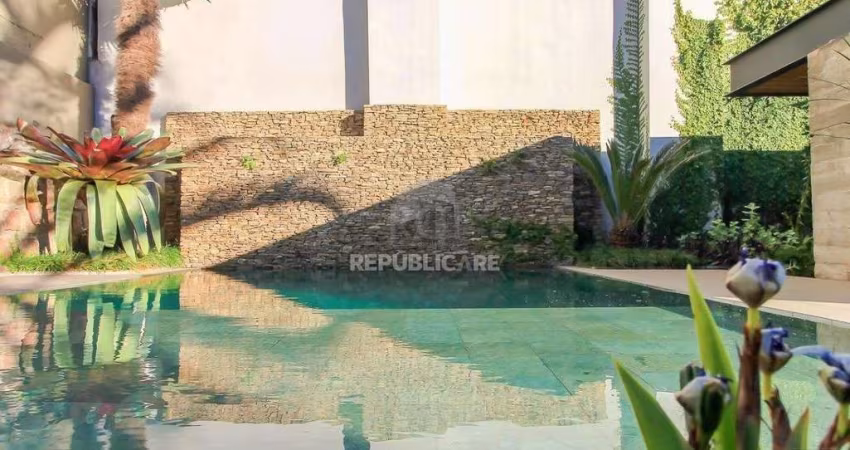 Casa para Venda - 238m², 3 dormitórios, sendo 3 suites, 6 vagas - Três Figueiras