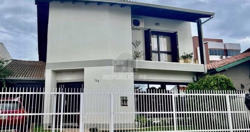 Casa para Venda - 240m², 4 dormitórios, sendo 2 suites, 3 vagas - Centro