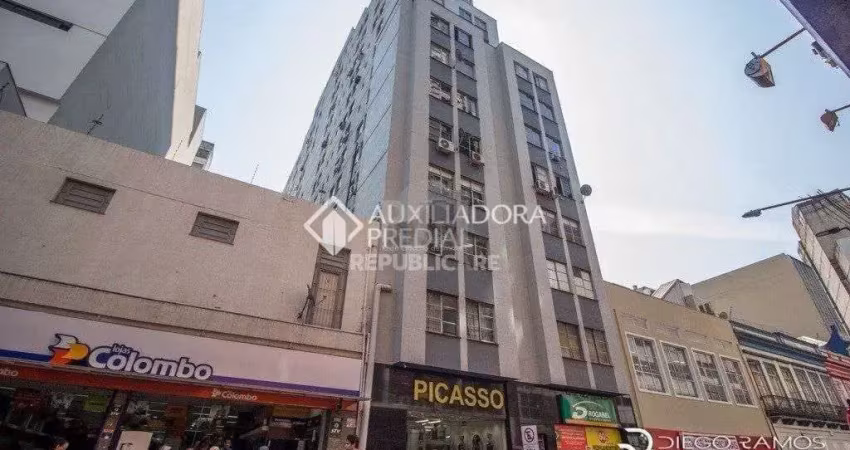 Escritório à venda no centro histórico com 38m² de área útil disponível.