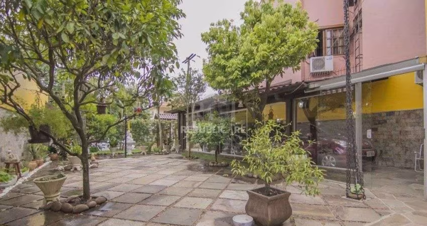 Casa para Venda - 252m², 3 dormitórios, sendo 1 suites, 3 vagas - Parque Santa F