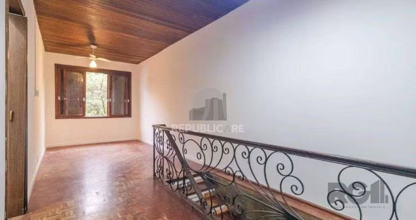 Casa para Venda - 160m², 3 dormitórios, sendo 1 suite, 2 vagas - Teresópolis