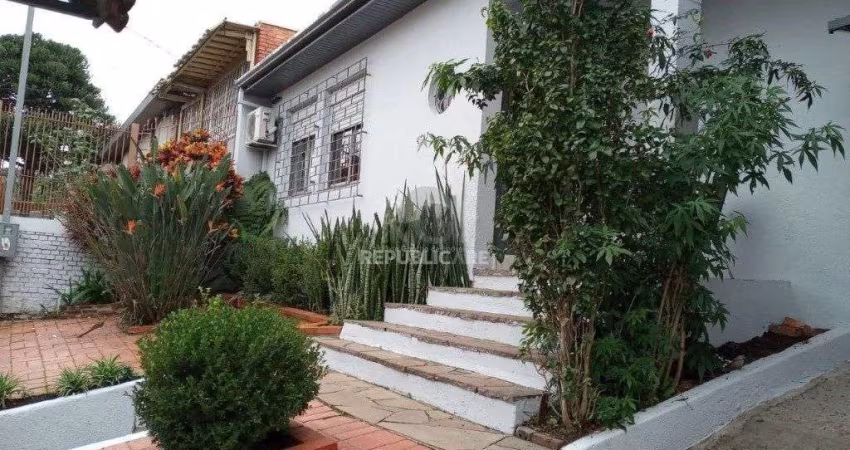 Casa para Venda - 174m², 3 dormitórios, sendo 1 suites, 3 vagas - Jardim Sabará