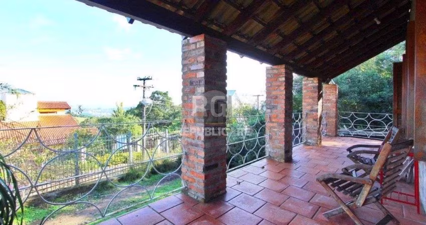 Casa para Venda - 269.06m², 4 dormitórios, sendo 2 suites, 5 vagas - Teresópolis