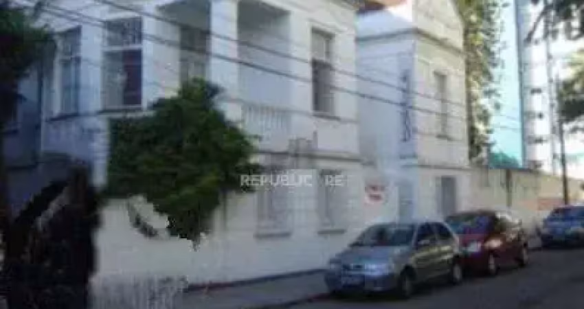 Casa residencial à venda no bairro farroupilha com 928 m² e 5 dormitórios/quartos.