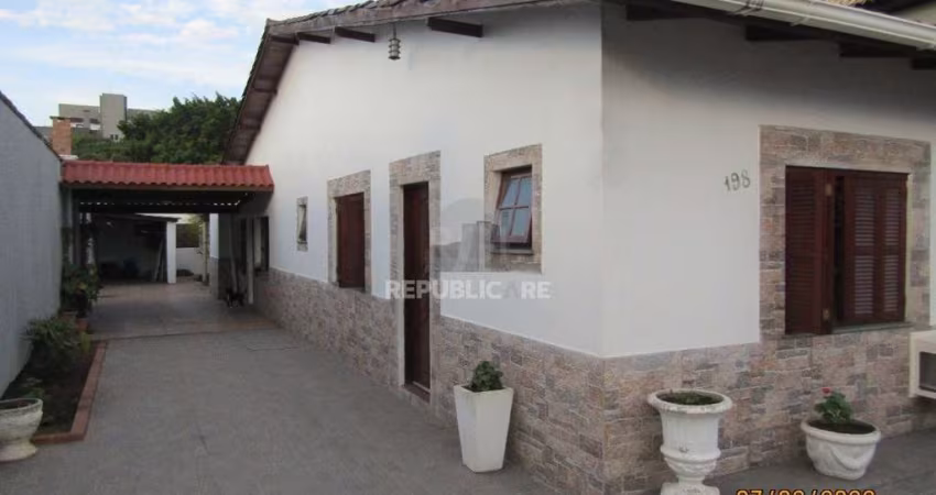 Casa para Venda - 154.78m², 3 dormitórios, sendo 1 suites, 3 vagas - Camaquã