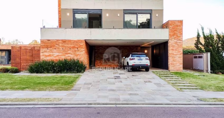 Casa Condominio para Venda - 477m², 4 dormitórios, sendo 4 suites, 4 vagas - Alp