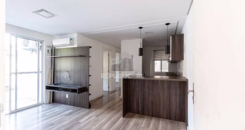 Apartamento 2 dormitórios , sala com dois ambientes , cozinha americana sacada c
