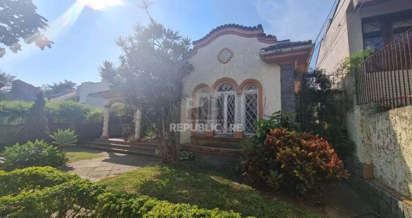 Casa para Venda - 234m², 4 dormitórios, sendo 1 suites, Vila Assunção
