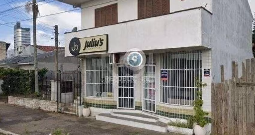 Apartamento de frente com 1 dormitório, sala, cozinha e sacada.