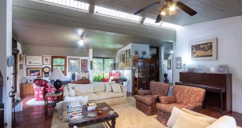 Casa para Venda - 600m², 3 dormitórios, sendo 1 suites, 8 vagas - Vila Assunção