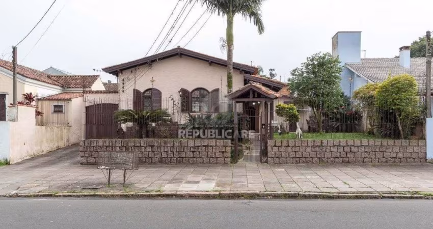 Casa para Venda - 380m², 3 dormitórios, sendo 1 suites, 3 vagas - Tristeza