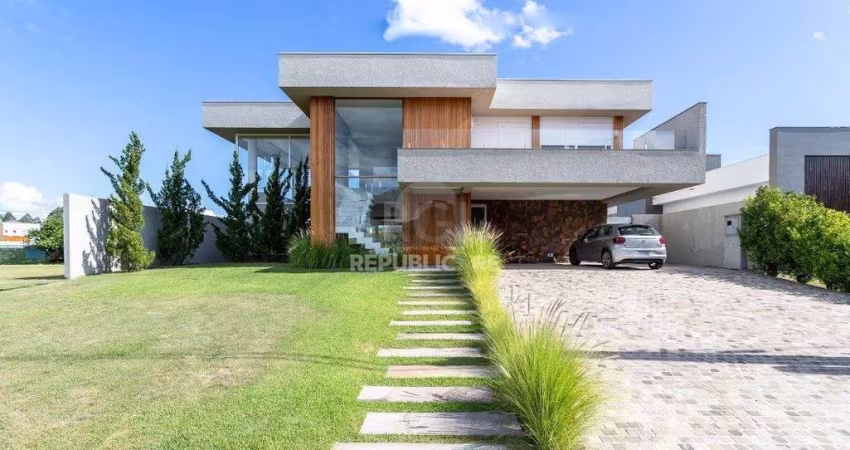 Casa Condominio para Venda - 380m², 3 dormitórios, sendo 3 suites, 6 vagas - Ter