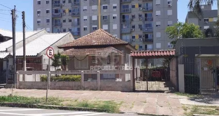 Casa para Venda - 440m², 2 dormitórios, Tristeza