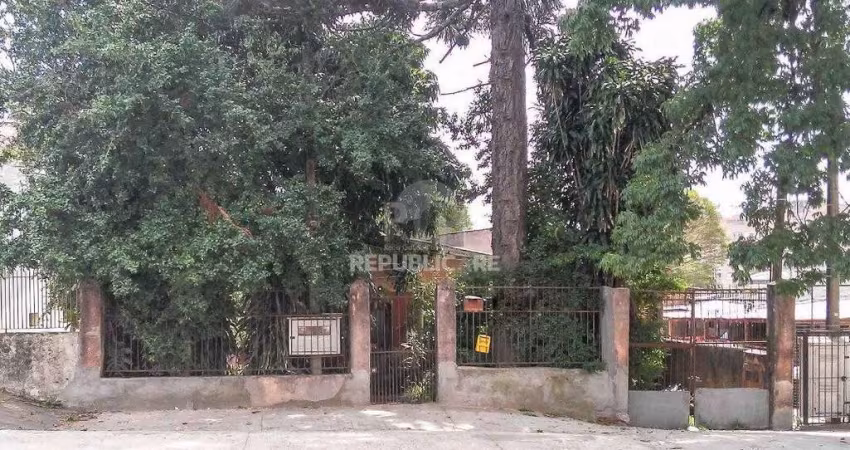 terreno com 605m², 11m de frente e 55m de frente a fundos.
