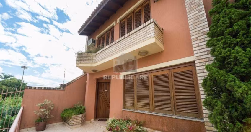 Casa Condominio para Venda - 240m², 3 dormitórios, sendo 1 suites, 3 vagas - Tri