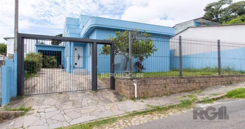 Casa, 5 dormitórios, sendo 1 suíte, 312m² privativos, 8 vagas - Bairro Vila Nova