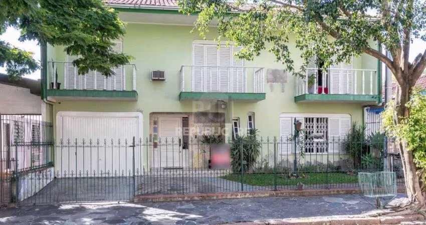 Casa para Venda - 280m², 3 dormitórios, sendo 1 suites, 2 vagas - Nonoai