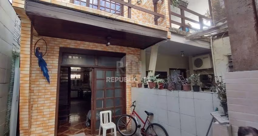 Casa para Venda - 400m², 6 dormitórios, Cavalhada