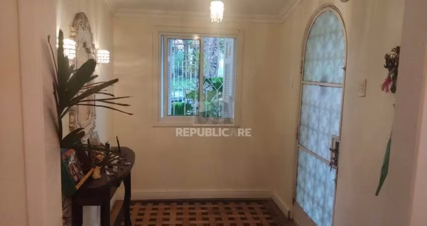 Casa para Venda - 205m², 3 dormitórios, sendo 1 suites, 2 vagas - Santo Antonio