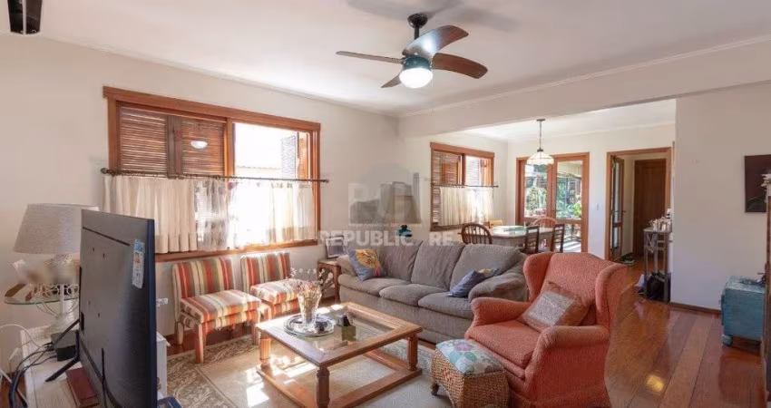 Apartamento para Venda - 139.1m², 3 dormitórios, sendo 1 suites, 2 vagas - Trist