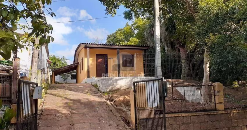 Casa para Venda - 80m², 2 dormitórios, 3 vagas - Belém Novo