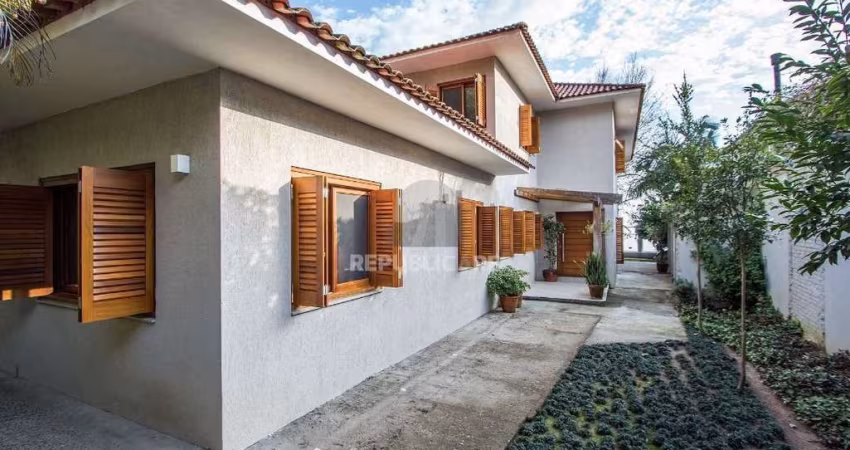 Casa para Venda - 420m², 4 dormitórios, sendo 3 suites, 5 vagas - Tristeza