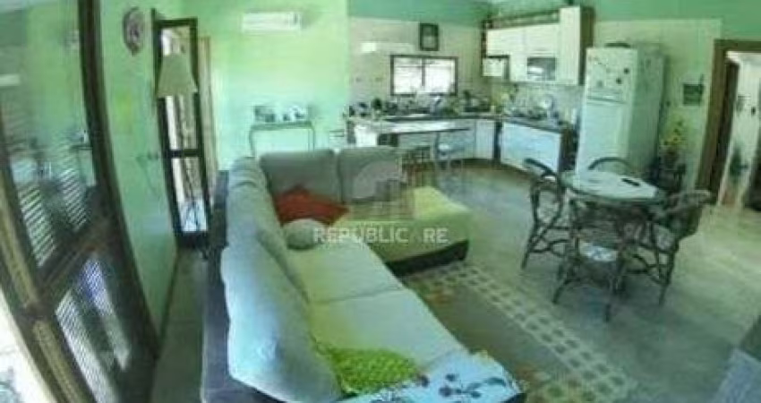 Casa para Venda - 290m², 3 dormitórios, sendo 1 suites, 3 vagas - Vila Nova
