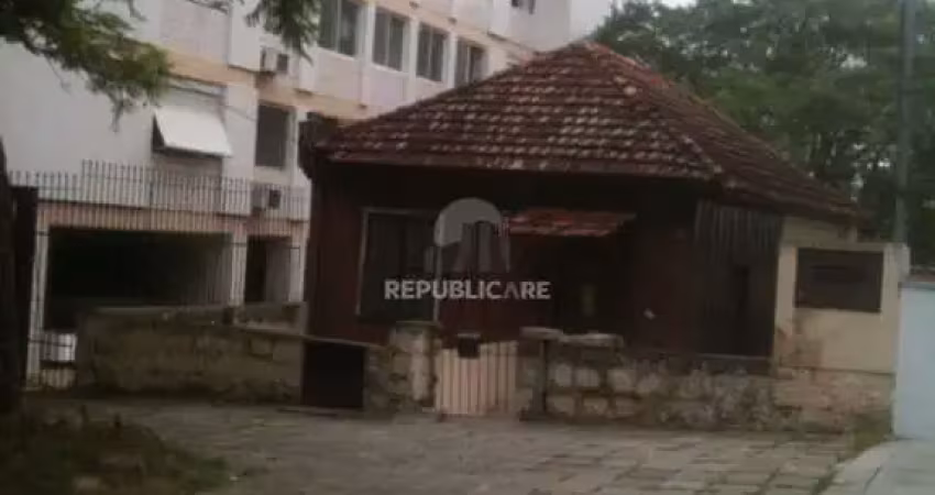 Terreno à venda no bairro auxiliadora com área útil disponível para construção
