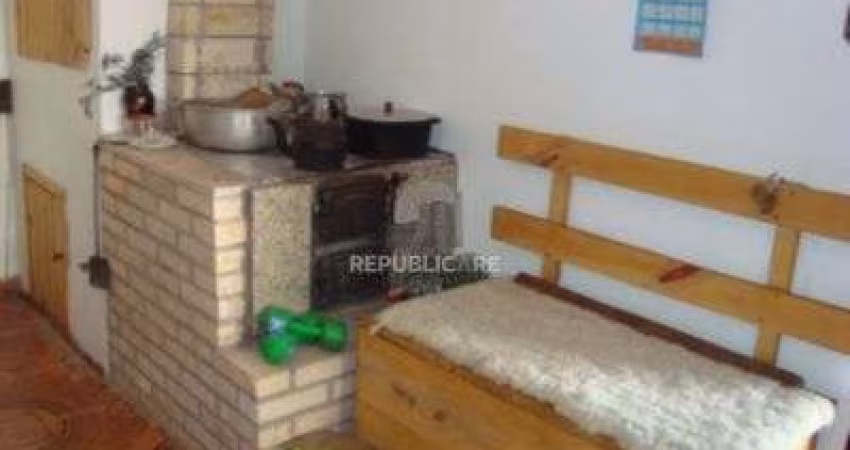 Casa para Venda - 200m², 3 dormitórios, sendo 1 suites, 14 vagas - Cavalhada