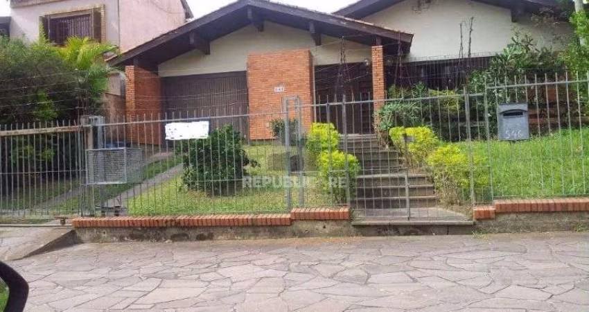 Casa para Venda - 400m², 3 dormitórios, sendo 1 suites, 2 vagas - Cristal