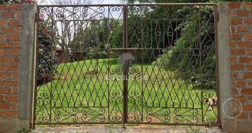 Casa para Venda - 570m², 3 dormitórios, sendo 1 suites, 2 vagas - Hípica