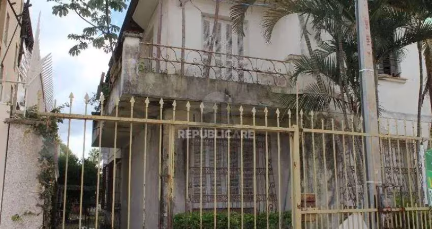 Casa residencial à venda no menino deus com 300m² e 1 dormitório/quarto disponível.