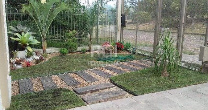 Casa para Venda - 350m², 3 dormitórios, sendo 1 suites, 2 vagas - Alto Teresópol