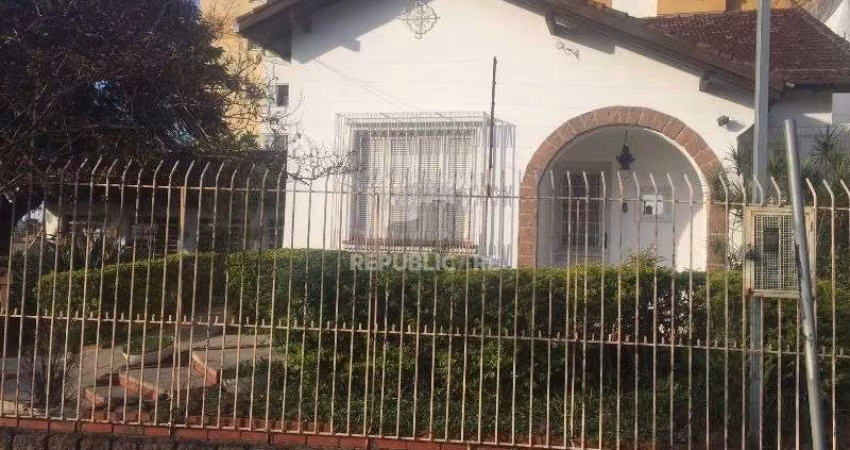 Casa para Venda - 200m², 4 dormitórios, 4 vagas - Glória