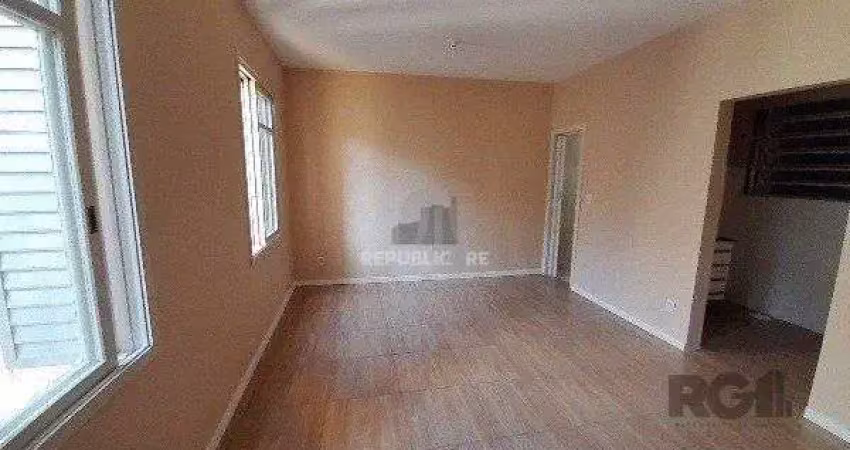 Vende-se belo studio reformado próximo a santa casa, sol da manhã em andar alto