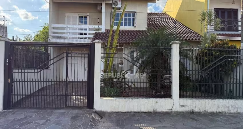 Sobrado 4 dormitórios à venda Vila Márcia Cachoeirinha/RS