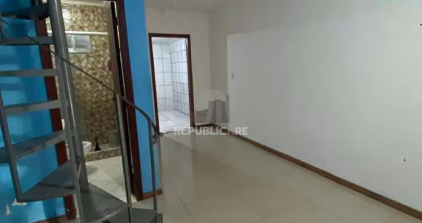 Sobrado de 2 dormitórios localizado no bairro restinga